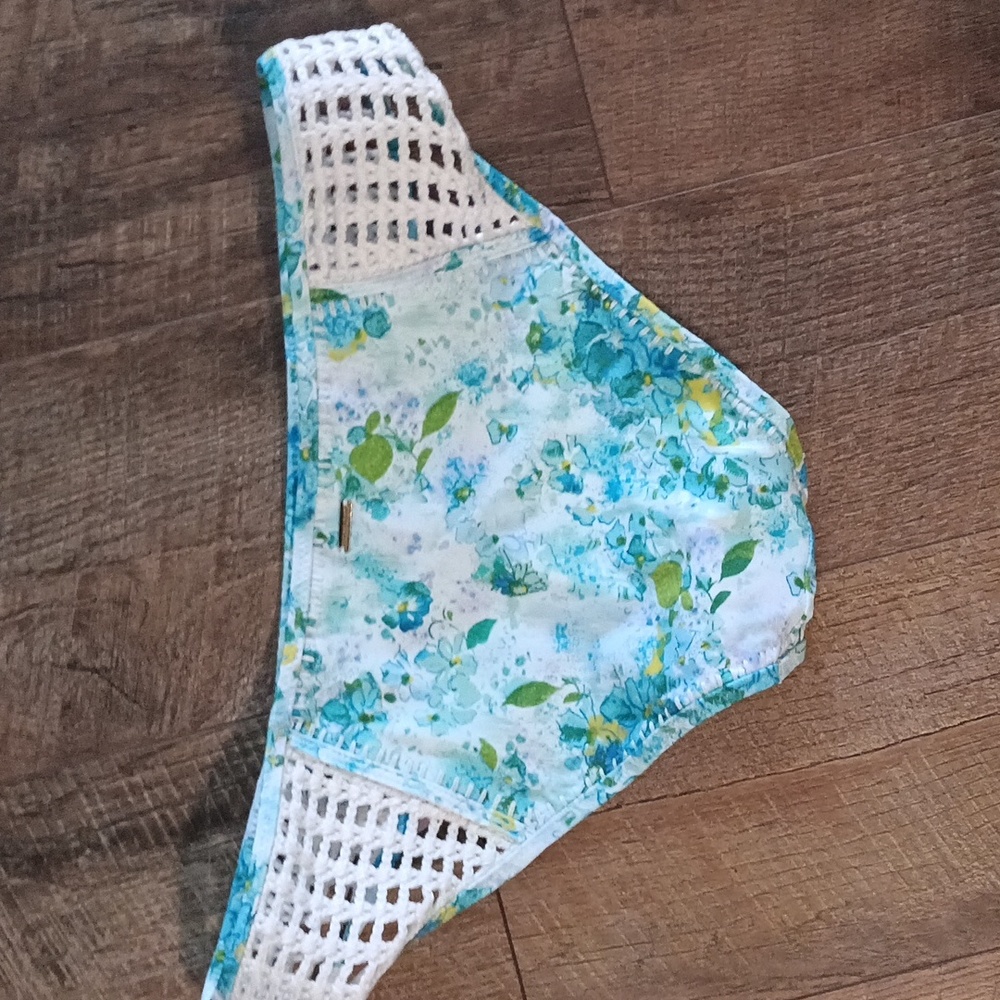 Victoria Secret swim Bikini NWT floral crocet💙💙💙 - Picture 9 of 12